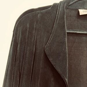 Chico's Elegant Black and Gray Garment